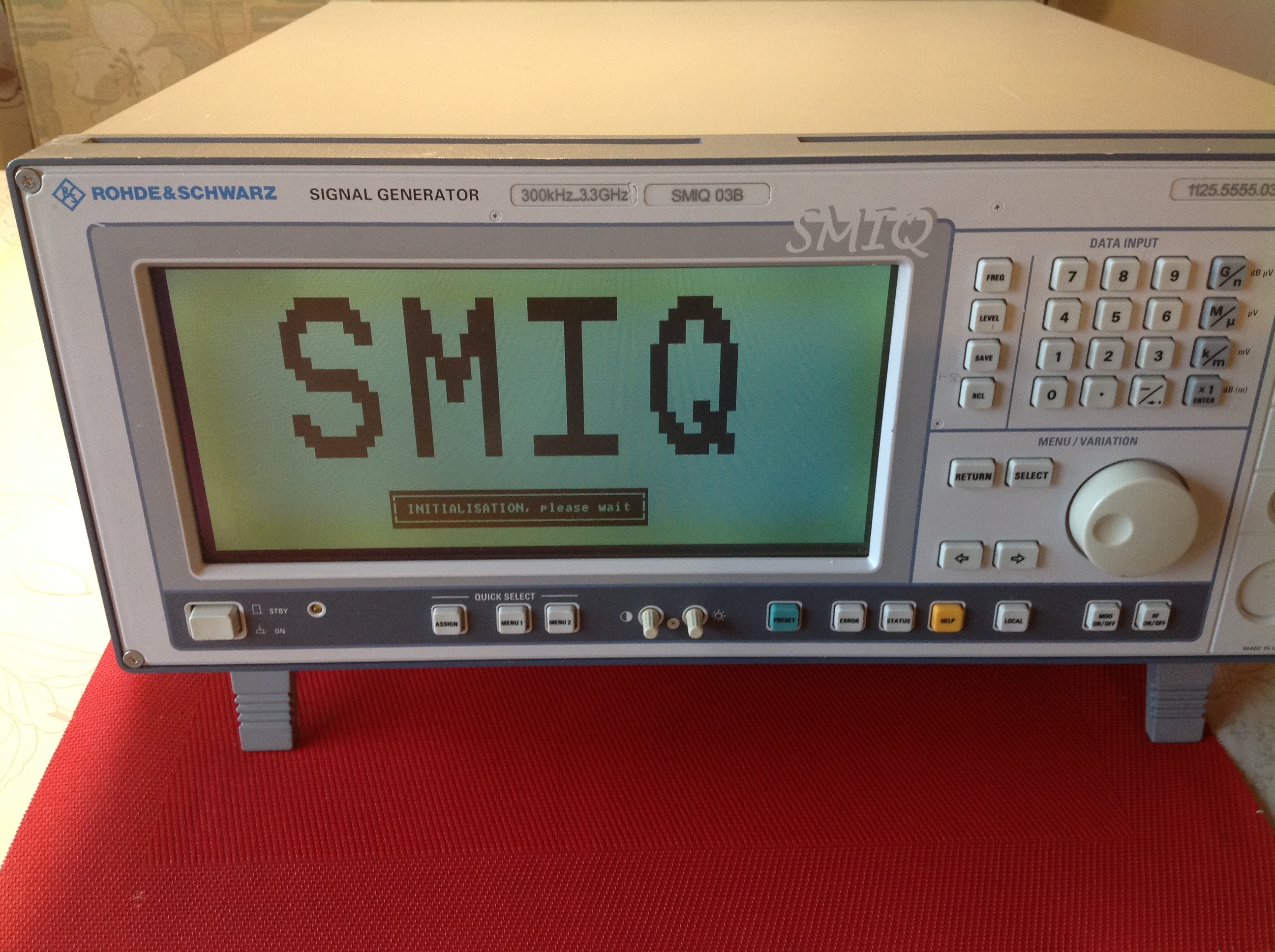 Rohde &amp; Schwarz Signal Generator SMIQ 03B 300 KHz....3,3 GHz